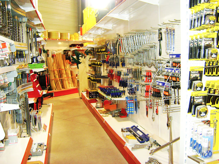 clés, tournevis, décamètres