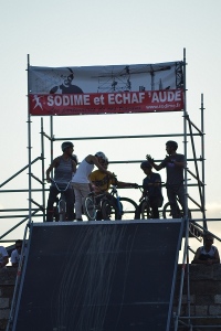 Participants en haut de la rampe BMX